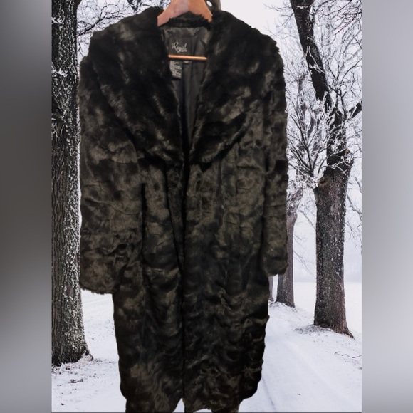 Luxurious & Elegant Black Faux Fur Coat - Picture 1 of 12